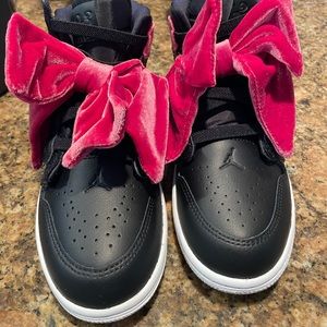 Brand new, girls Jordan 1’s w/ bow
